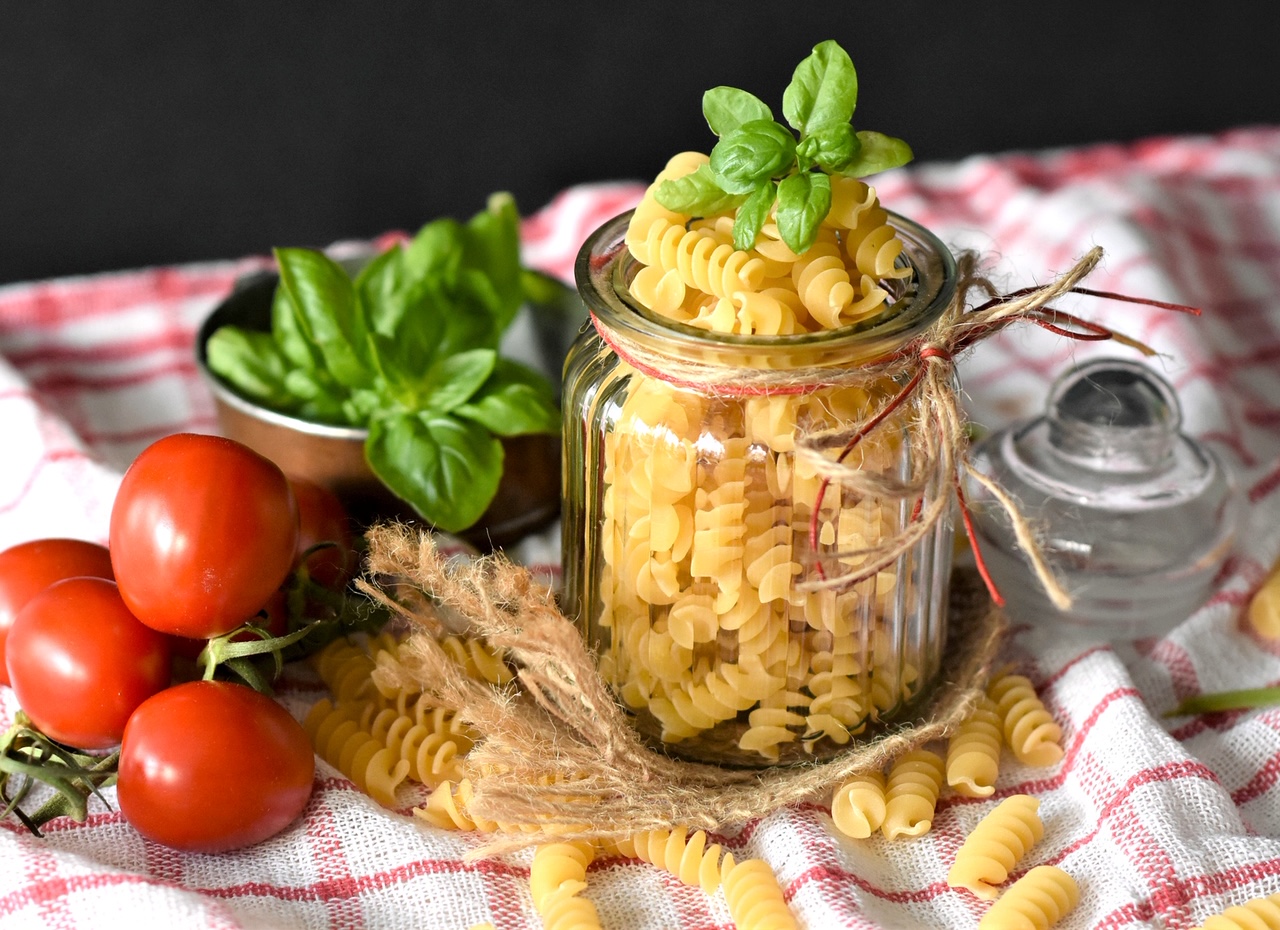 Pasta with zucchini, spinach, and sun-dried tomatoes