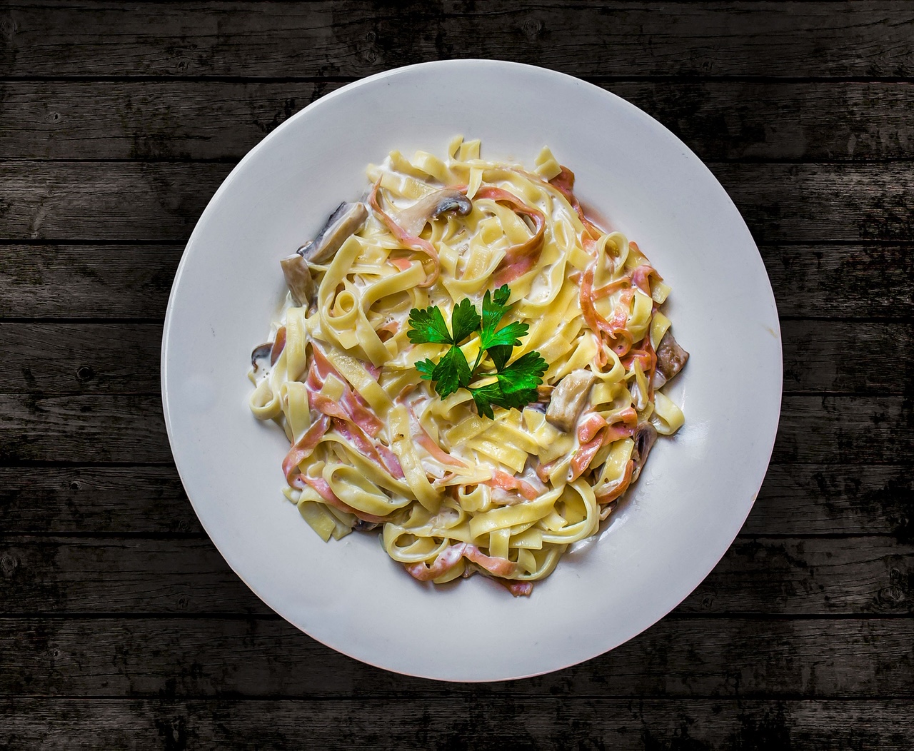 Pasta with mushrooms and mascarpone