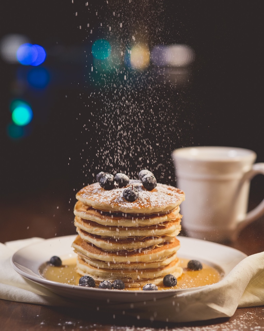 Yoghurt pancakes with blueberries